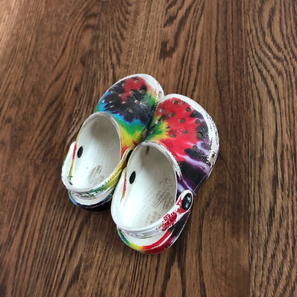 Tie dye crocs shoe size 8